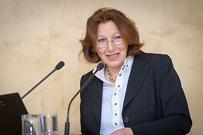 Frau Prof. Dr. Elisabeth Pott 