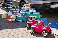 Bobby-Cars und Bausteine