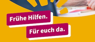 Mutter und Tochter umarmen sich. Das Mädchen hat eine Behinderung. Frühe Hilfen. Für euch da. 