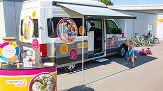 Infostand und Bus