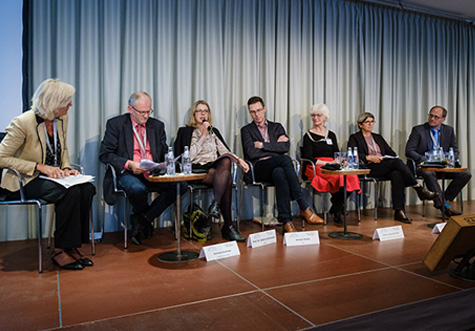 Podiumsdiskussion mit Expertinnen und Experten.